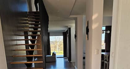 Spacious villa with 5 bedrooms and WiFi, AC near lake and forest