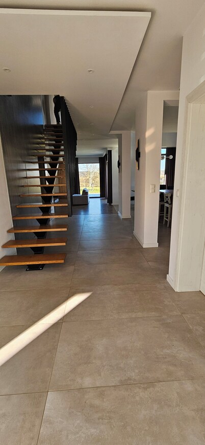 Spacious villa with 5 bedrooms and WiFi, AC near lake and forest