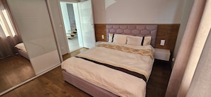 5 chambres, fer et planche à repasser, Wi-Fi, draps fournis