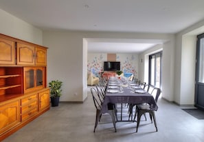 Dining - Gite du Bobet - CHAMBOST LONGESSAIGNE (CHAMBOST LONGESSAIGNE)