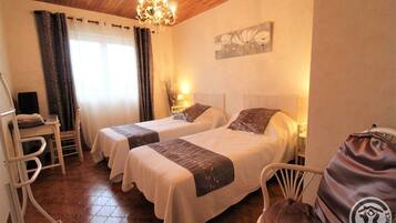 3 Schlafzimmer, Reisekinderbett, Internetzugang