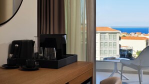 客房, 2 張單人床, 海景 | 客廳 | 55 吋智能電視連數碼電視頻道