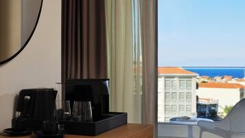 Room, 2 Single Beds, Sea View | Living area