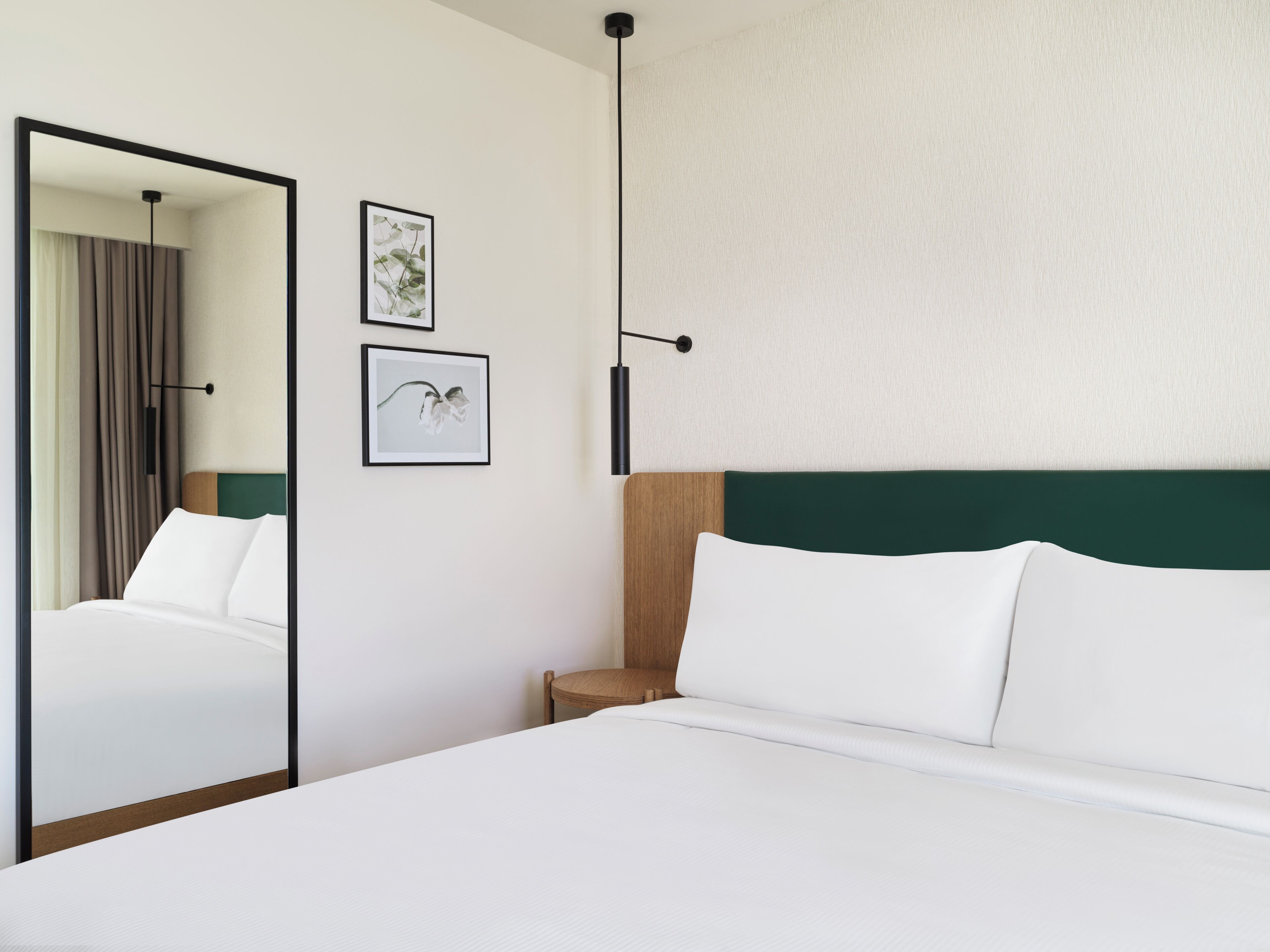 Huone, 1 suuri parisänky | Tallelokero huoneessa, silitysrauta/-lauta, ilmainen Wi-Fi