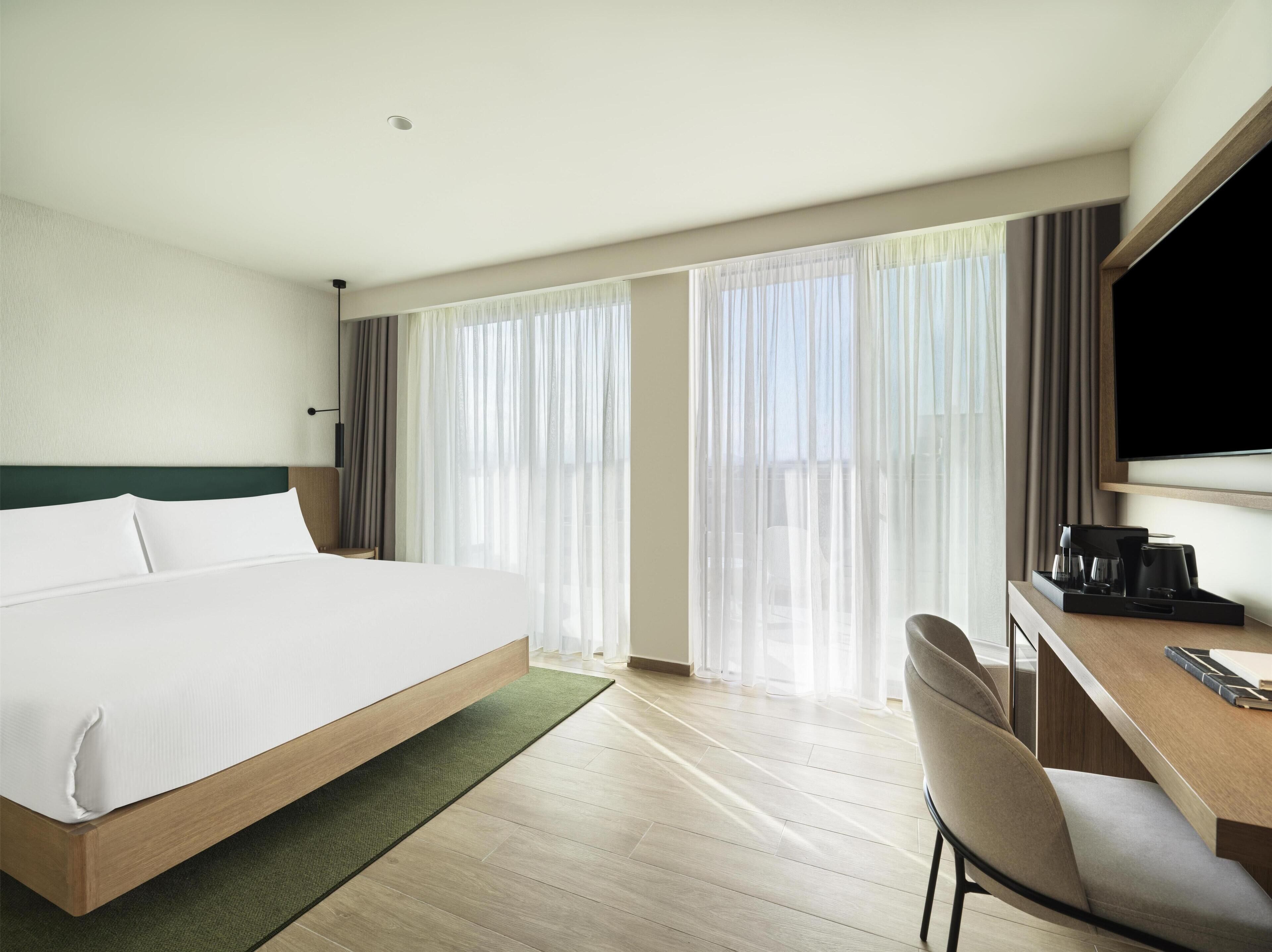 In-room safe, soundproofing, iron/ironing board, free WiFi