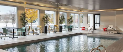 Una piscina cubierta