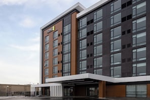 Front of property - Home2 Suites By Hilton Vaughan Toronto On (Vaughan)