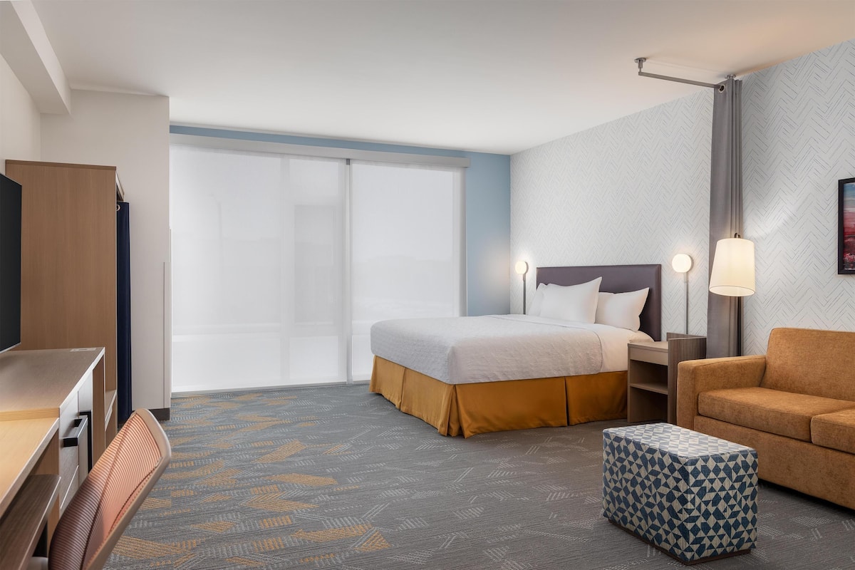 Cofres nos quartos, escrivaninha, espaço de trabalho para notebook