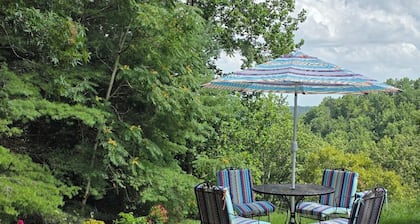 Charming 1-bedroom cottage -- That tiny house on Center Hill Lake. Pet friendly!