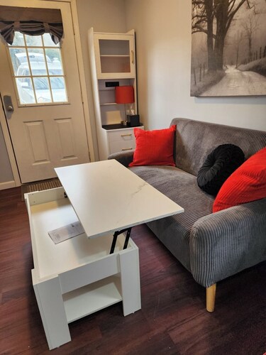 Charming 1-bedroom cottage -- That tiny house on Center Hill Lake. Pet friendly!