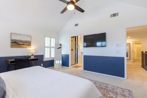 5 bedrooms, desk, iron/ironing board, travel cot