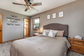 4 bedrooms, desk, iron/ironing board, free WiFi