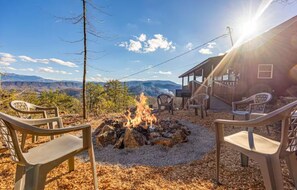 Property grounds - New Listing! 5 Min to PF! PRIVATE Mtn VIEWS! 3BR/2BA-HT, Pool Table & Fire Pit (Sevierville)