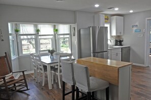 Refrigerador, microondas, parrilla de estufa y lavavajillas 