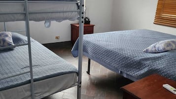 5 bedrooms, WiFi, bed sheets