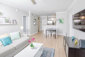 Living area - BEATIFUL 2bd in Downtown West Palm Beach. We have close to 100 units. (West Palm Beach)