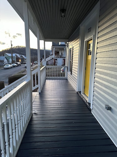 Newly renovated 3 bed 2 bath house in Clifton Forge, Va