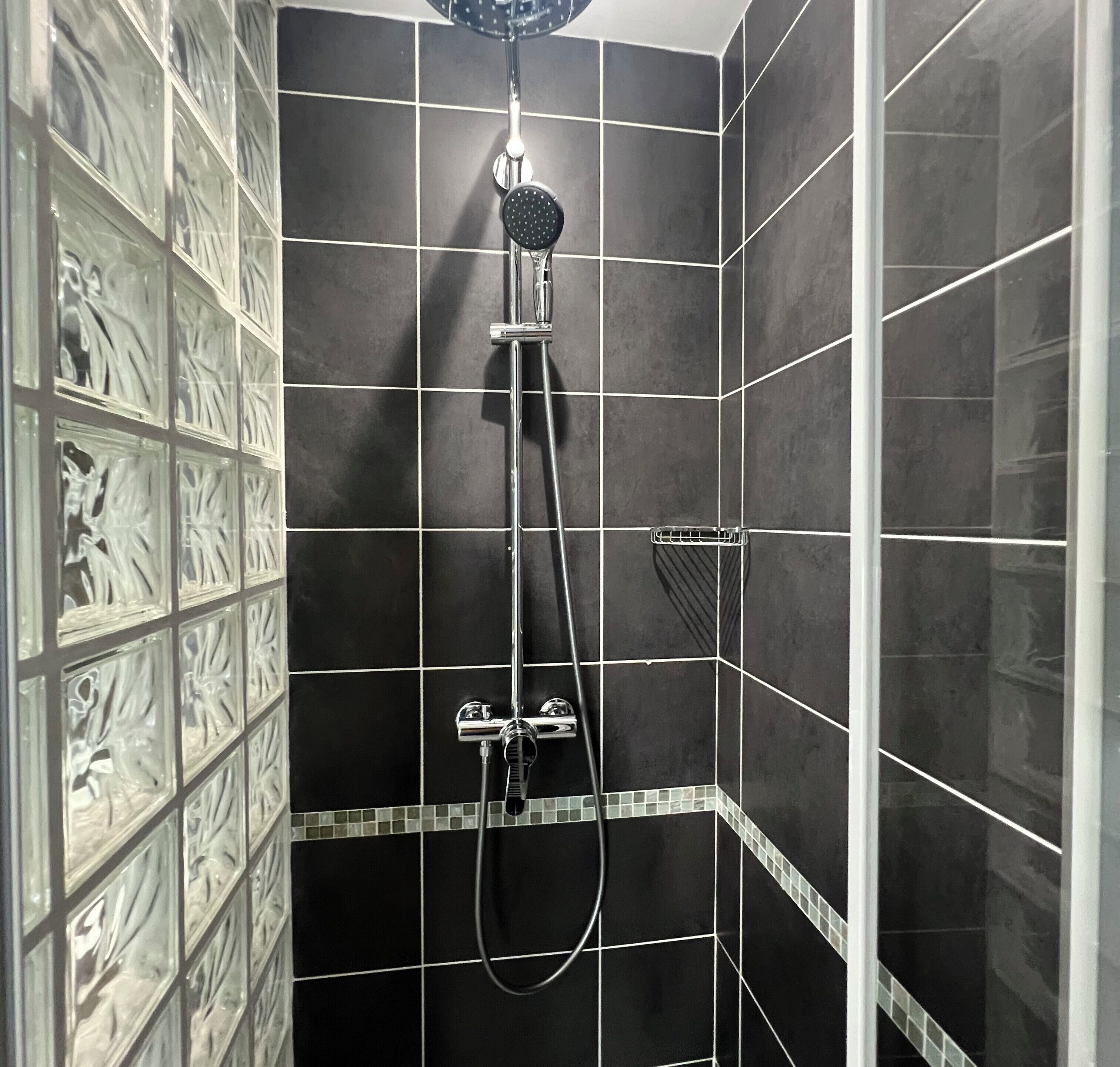 Douche, serviettes fournies