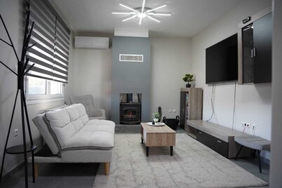 A quiet house perfect for families with free parking inside the yard.