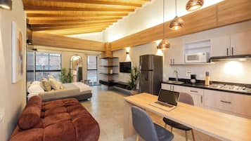 Comfort Condo | 1 bedroom, laptop workspace, free WiFi