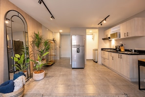 Condo Confort | 1 habitación, espacio para trabajar con laptop y wifi gratis 