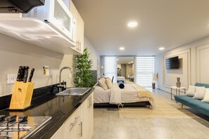 Comfort Condo | 1 bedroom, laptop workspace, free WiFi - Tranvia 40 (Medellín)