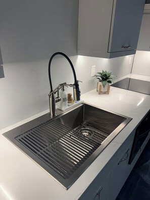 Fridge, microwave, stovetop, dishwasher - Serene Stays Naples, just 18 minutes from the beautiful beaches of Naples FL (Naples)