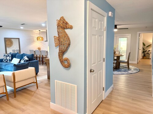 Coastal Bliss Getaway 3.8 Miles to Beach.  Stylish & Coastal Charm Interior