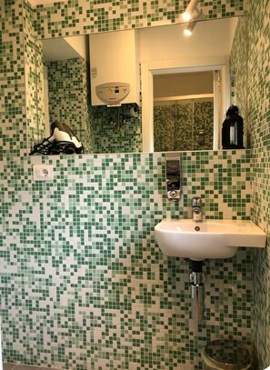 Doccia, asciugacapelli, bidet, asciugamani