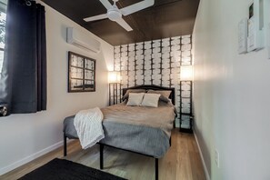 6 bedrooms, WiFi, bed sheets