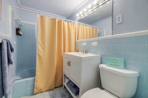 Hair dryer, soap, toilet paper - Retro Meets Modern - Two Houses - Sleeps 16+ (Bloomingdale, GA)