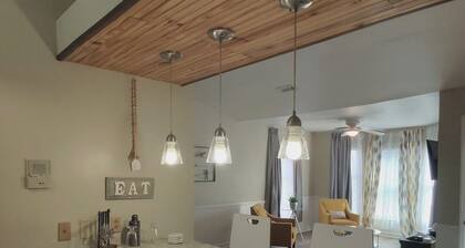 2-bedroom condo in Charlotte w WiFi, minutes to University area or Uptown