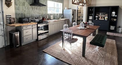 Farmhouse Retreat 2 bed 1 1/2 bath Arcadia