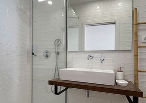 Suite Royal, vistas a la montaña | 1 dormitorio, minibar, cortinas opacas y sistema de insonorización