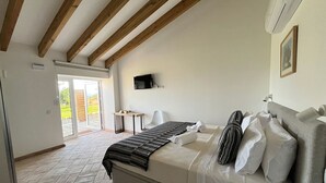 1 habitación, minibar, cortinas blackout y sistema de insonorización 