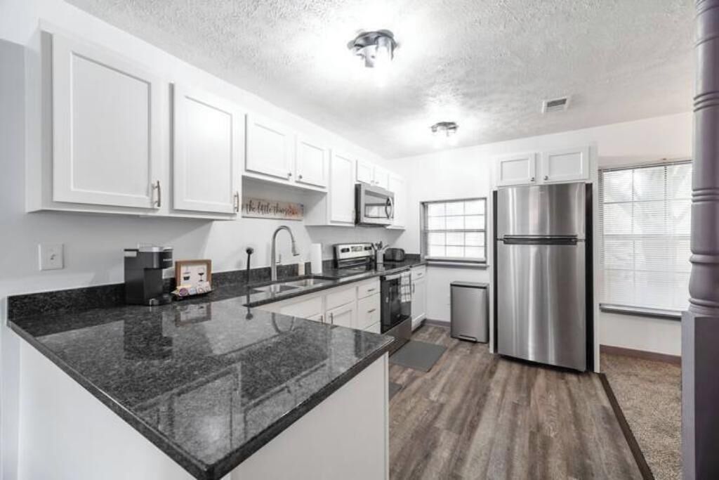 Geladeira, micro-ondas, fogão, cooktop