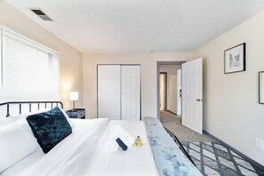 3 Schlafzimmer, Schreibtisch, Bügeleisen/Bügelbrett, kostenloses WLAN