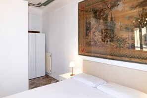 1 dormitorio, escritorio, tabla de planchar con plancha y wifi gratis