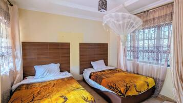 6 makuuhuonetta, tallelokero huoneessa, työpöytä, ilmainen Wi-Fi