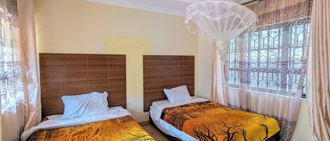 6 bedrooms, in-room safe, desk, free WiFi