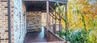 QUAINT TREEHOUSE OASIS