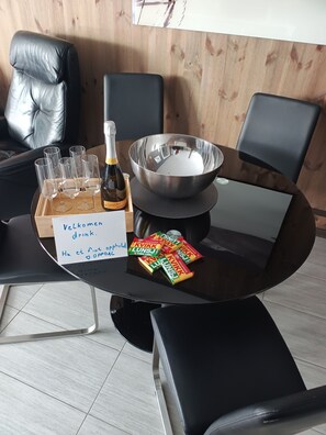 Dining - Cozy apartment Ski in-out, Downhill in-out, within walking distance to the center of Oppdal (Trøndelag)