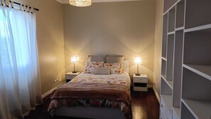 3 bedrooms, desk, iron/ironing board, WiFi