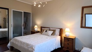 3 bedrooms, desk, iron/ironing board, WiFi