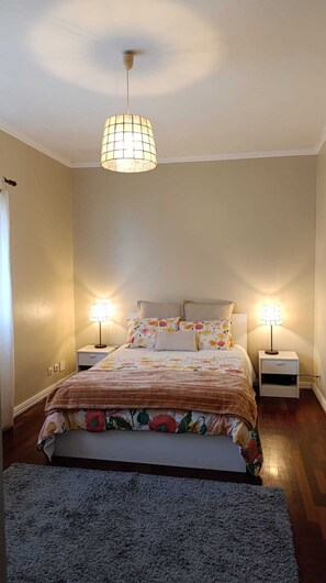 3 habitaciones, escritorio, tabla de planchar con plancha y wifi 