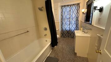 Shared Dormitory, City View | Bathroom