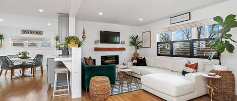 Smart TV, fireplace