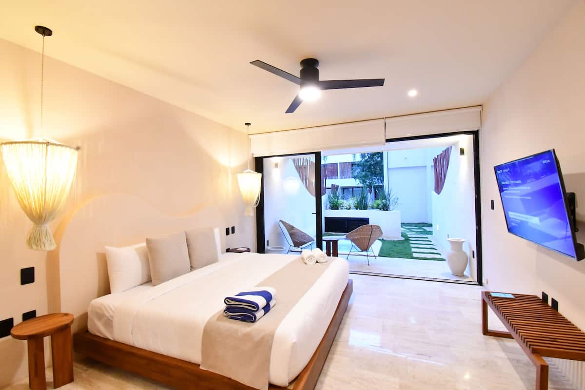 Studiosvit Comfort - privat pool - utsikt mot innergården | Utsikt från rummet