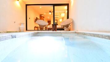 Suite estudio Confort, alberca privada, vista al patio | Alberca privada