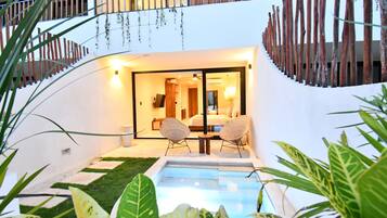 Suite estudio Confort, alberca privada, vista al patio | Terraza o patio